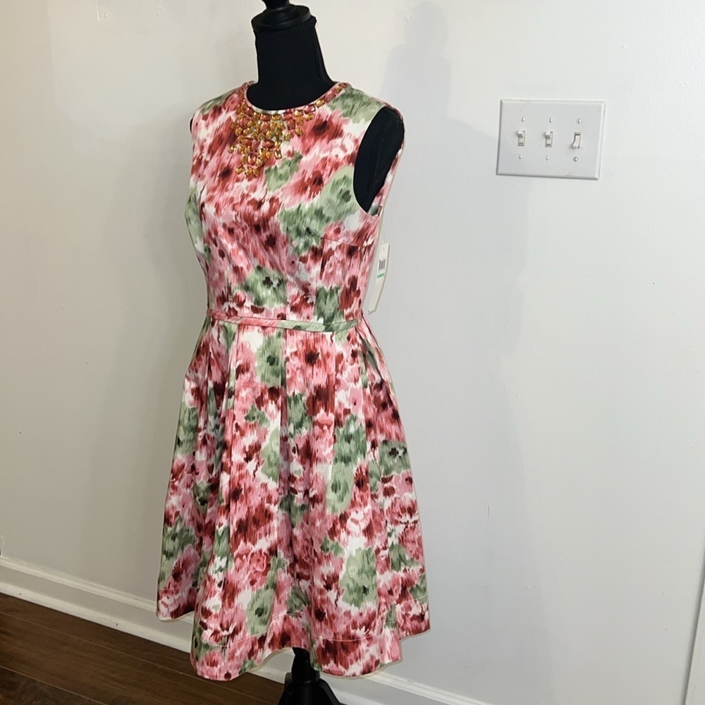 NWT Maggy London Cotton Floral Floral Print Dress. Sz 8. - Picture 2 of 7